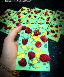 Lemonlade (36% Kakaoanteil) mit Himbeeren, kristallisierter Minze & Passionsfrucht-Crispy