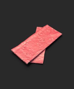 Vegane Himbeer-Schokolade mit Brausecrispies – handgefertigt in Michis Schokoatelier in Frankfurt.