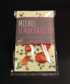 Tafel aus weißer Schokolade mit getrockneten Erdbeeren und kristallisierter Minze, verpackt