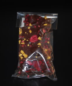 Chuao-Bruch (68% Kakaoanteil) mit Himbeeren & Maracuja-Crunch