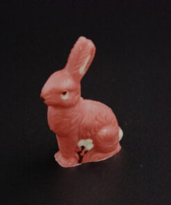 Nostalgie Mini Hase aus Erdbeer-Fruchtkuvertüre und weißer Schokolade