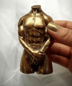 Männlicher Torso aus Zartbitter-Schokolade (65% Kakaoanteil) mit Lebensmittelfarbe