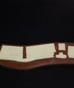 Tastatur aus Vollmilch-Schokolade, bemalt mit weißer Schokolade