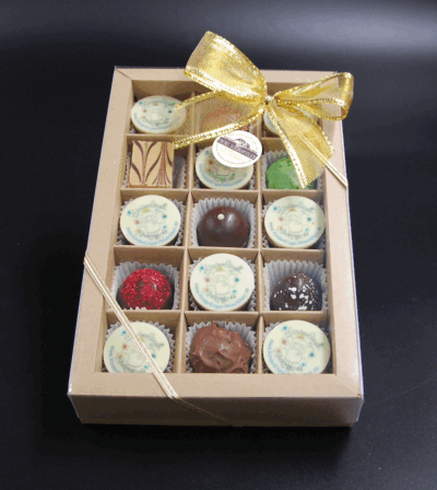 Geschenkschachtel Pralinenschachtel mit 15 Pralinen, 8 davon mit Logo bzw. Foto