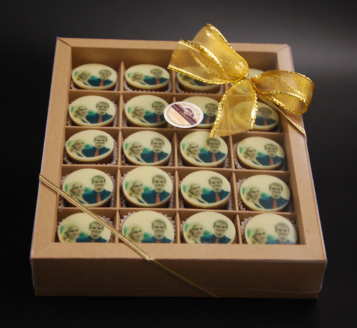 Pralinen Geschenkschachtel mit 20 Logo Pralinen (Foto Pralinen)