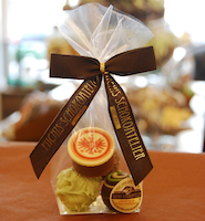 Tütchen gefüllt mit 3 Pralinen (1 Logo - 2 andere)