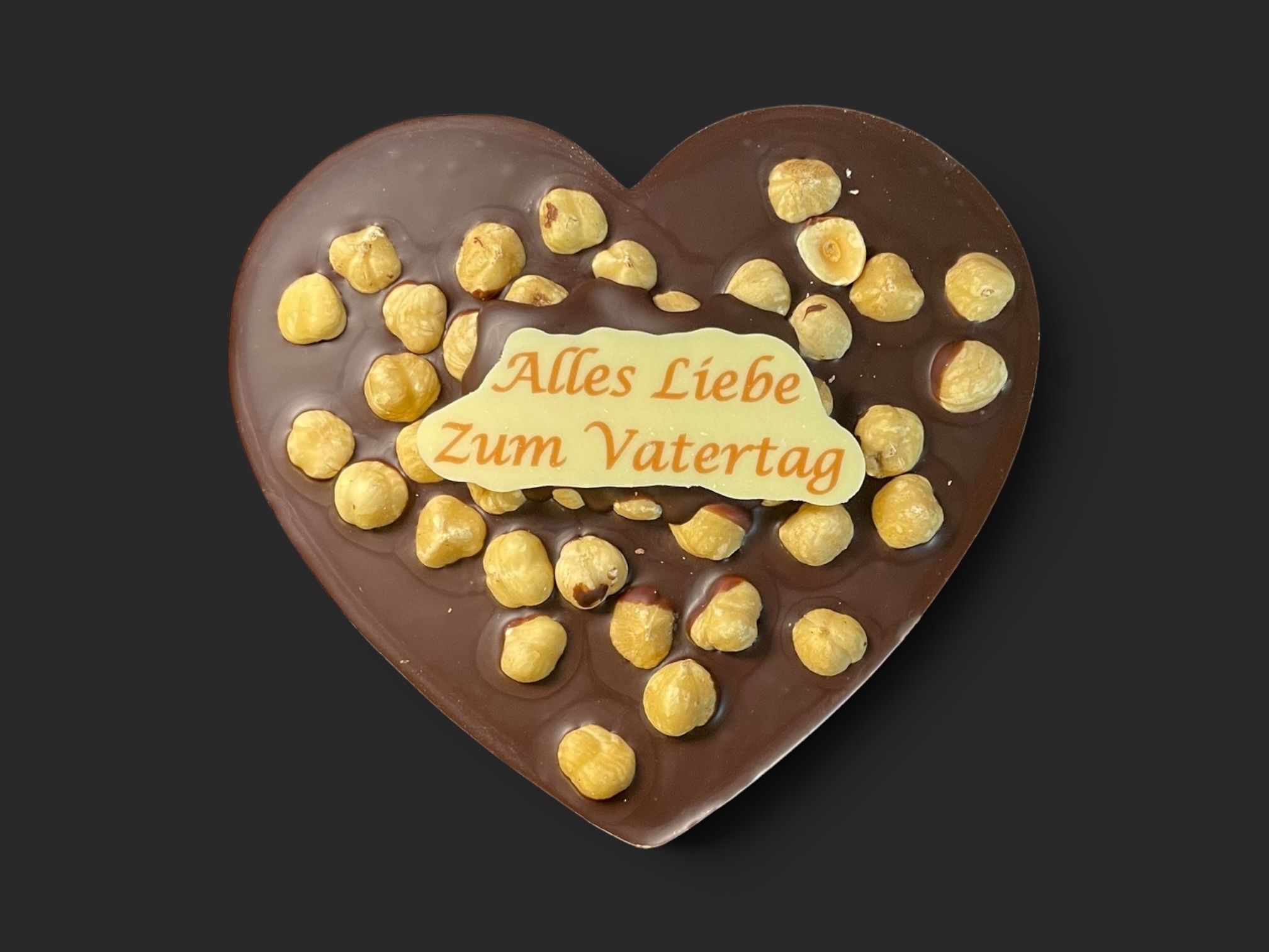 Schoko-Herz mit Beschriftung und Haselnüsse "zum Vatertag", 150g