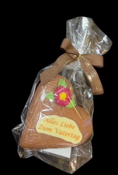 Schokoladenherz Vatertag mit Grußbotschaft aus Vollmilchschokolade und Rose aus Modellierschokolade