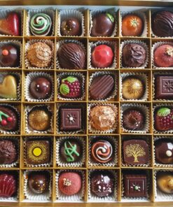 Geschenkschachtel mit 36 veganen Pralinen, mit und ohne Alkohol