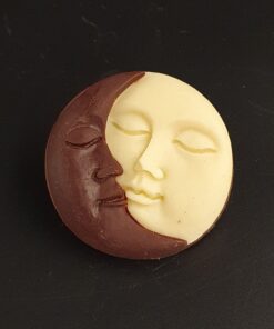 Sonne- und Mond-Taler aus weißer, zartbitterer und Vollmilch-Schokolade
