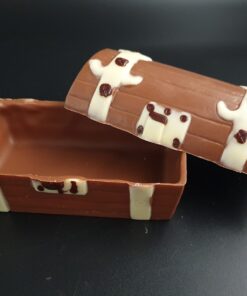 Schatztruhe aus Vollmilch-Schokolade, zweiteilig, bemalt mit weißer und zartbitterer Schokolade
