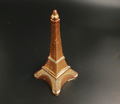 Eiffelturm aus Zartbitter-Schokolade mit Bronze-Pulver