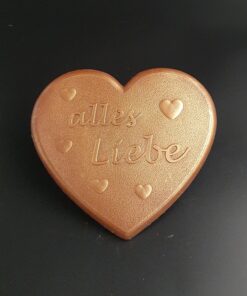 Herz aus Vollmilch-Schokolade mit Schriftzug "alles Liebe", bestäubt mit Bronze-Pulver