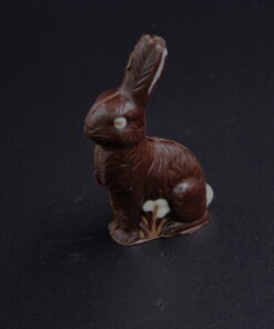 Nostalgischer Osterhase aus Zartbitter-Schokolade, 88% Kakaoanteil – handgefertigt in Michis Schokoatelier in Frankfurt
