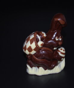 Osterhase mit Korb aus Zartbitter-Schokolade (65% Kakaoanteil) 100g (Vegan)